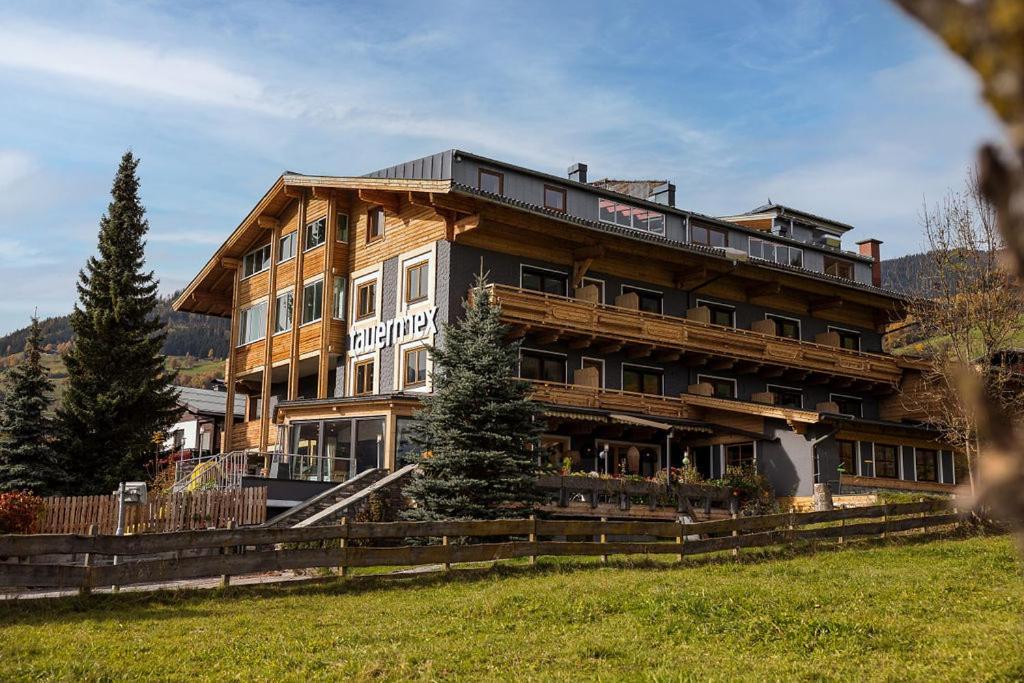 Hotel . Wirtshaus Tauernhex Piesendorf Eksteriør billede